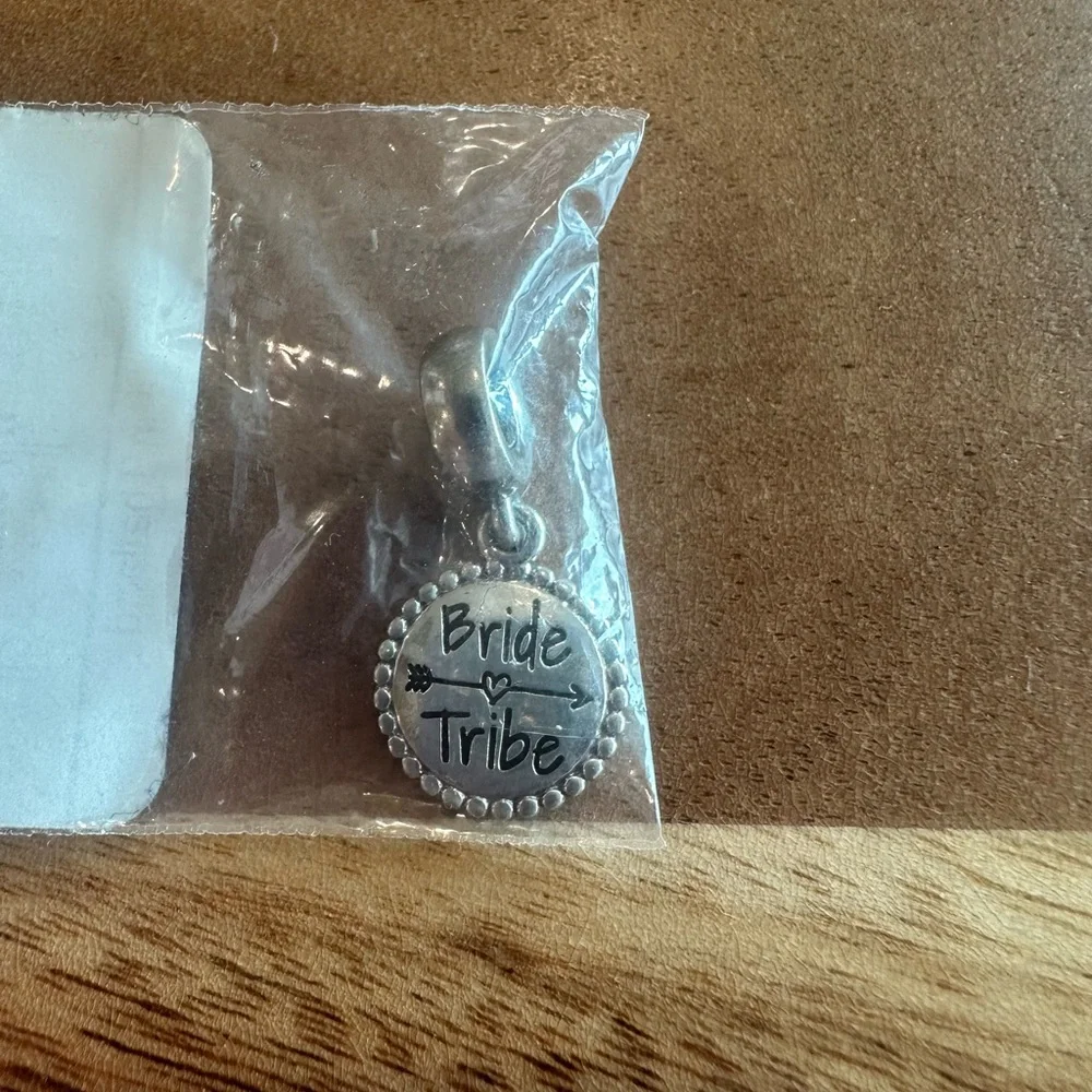 Brand New Pandora Bride Tribe Unforgettable Moment Dangle Charm Silver 925 - Picture 2 of 3
